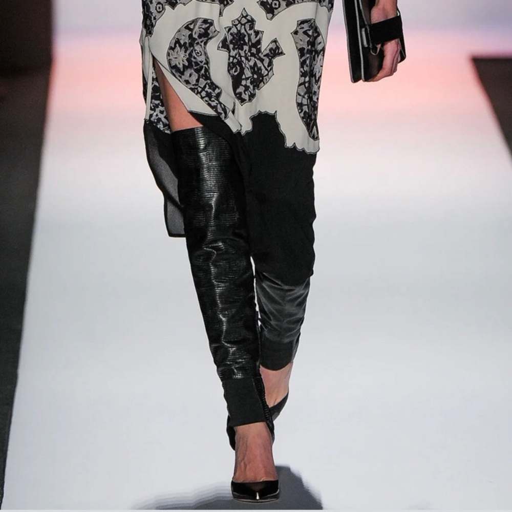 ❤️🔥*last chance* One of a Kind🔥BCBG Runway Leather Thigh Boot NWOT